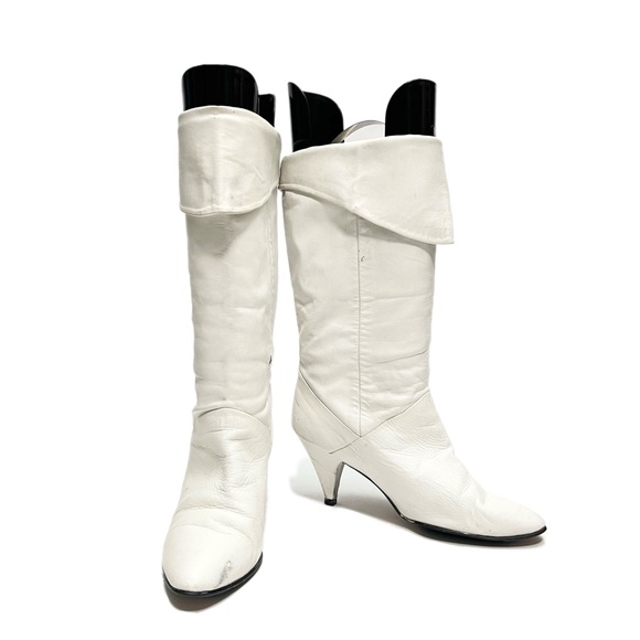 Vintage 1980s white leather fold over heeled pirate boots - Picture 4 of 9